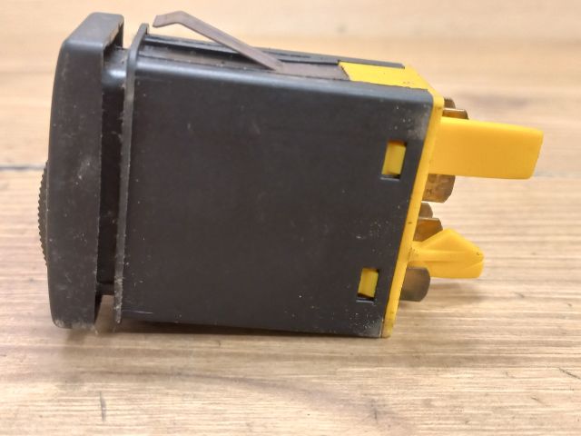 bontott AUDI A4 B5 Hátsó Ködzárófény Kapcsoló