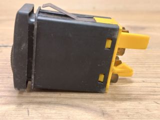 bontott AUDI A4 B5 Hátsó Ködzárófény Kapcsoló