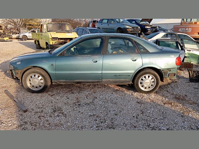 bontott AUDI A4 B5 Hátsó Lökhárító (Részeivel)