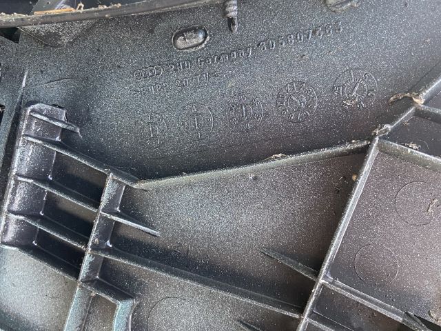 bontott AUDI A4 B5 Hátsó Lökhárító (Részeivel)