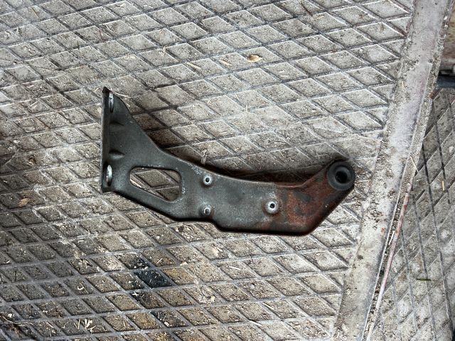 bontott AUDI A4 B5 Intercooler Tartó