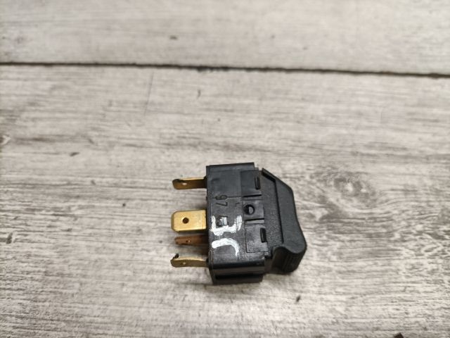 bontott AUDI A4 B5 Jobb első Ablakemelő Kapcsoló