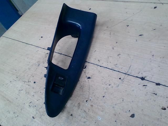 bontott AUDI A4 B5 Jobb első Ablakemelő Kapcsoló