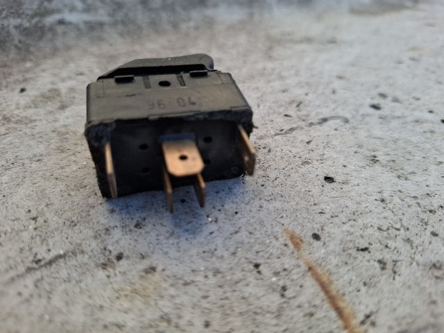 bontott AUDI A4 B5 Jobb első Ablakemelő Kapcsoló