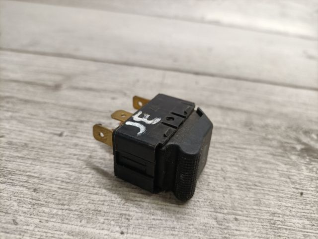 bontott AUDI A4 B5 Jobb első Ablakemelő Kapcsoló