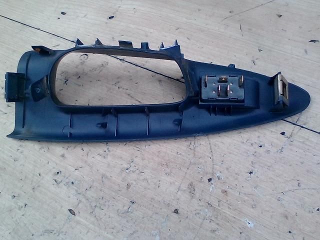 bontott AUDI A4 B5 Jobb első Ablakemelő Kapcsoló