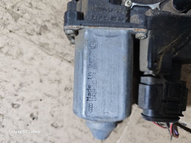 bontott AUDI A4 B5 Jobb első Ablakemelő Motor