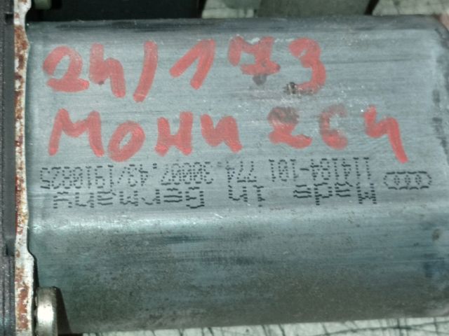 bontott AUDI A4 B5 Jobb első Ablakemelő Motor