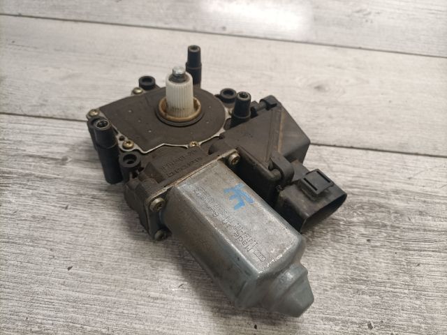bontott AUDI A4 B5 Jobb első Ablakemelő Motor