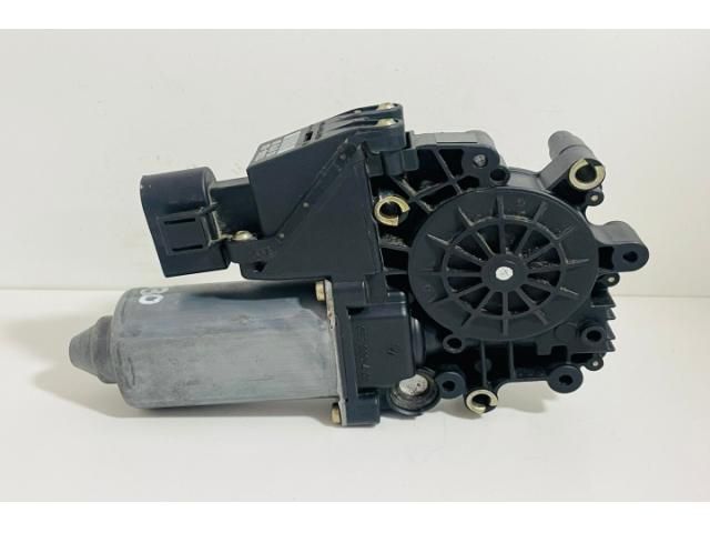bontott AUDI A4 B5 Jobb első Ablakemelő Motor
