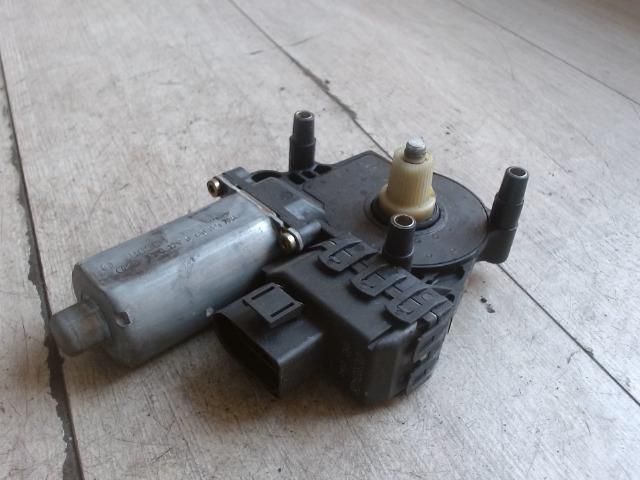 bontott AUDI A4 B5 Jobb első Ablakemelő Motor