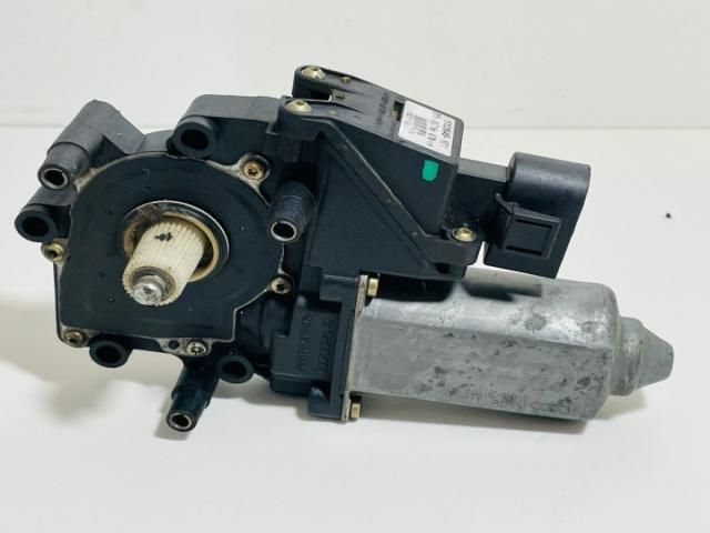 bontott AUDI A4 B5 Jobb első Ablakemelő Motor