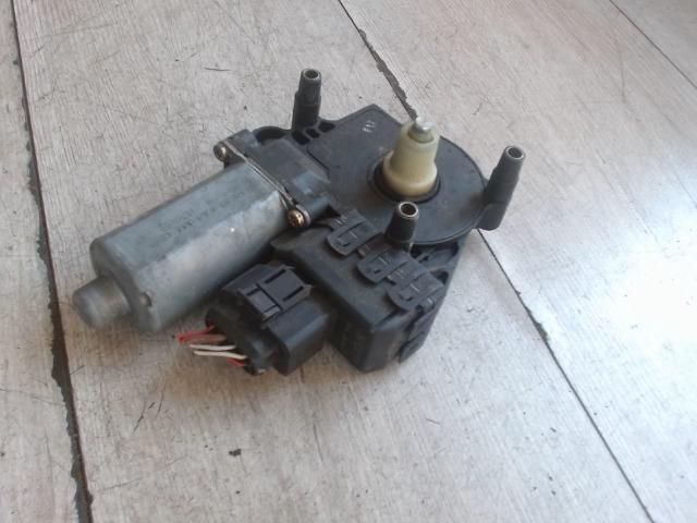 bontott AUDI A4 B5 Jobb első Ablakemelő Motor