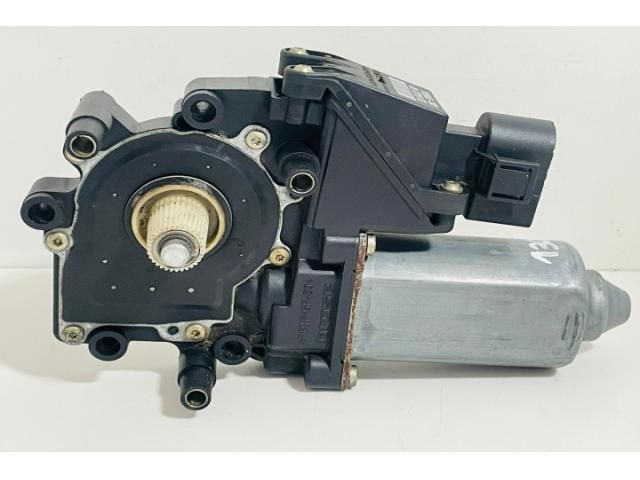 bontott AUDI A4 B5 Jobb első Ablakemelő Motor
