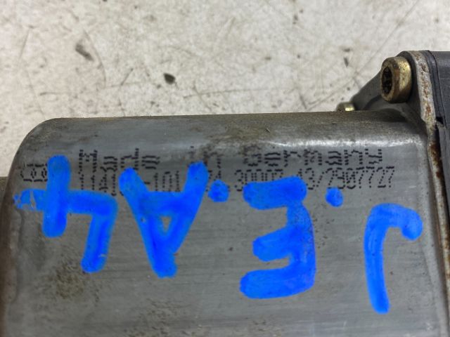 bontott AUDI A4 B5 Jobb első Ablakemelő Motor