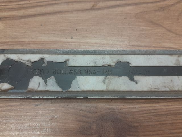 bontott AUDI A4 B5 Jobb első Ajtó Díszléc