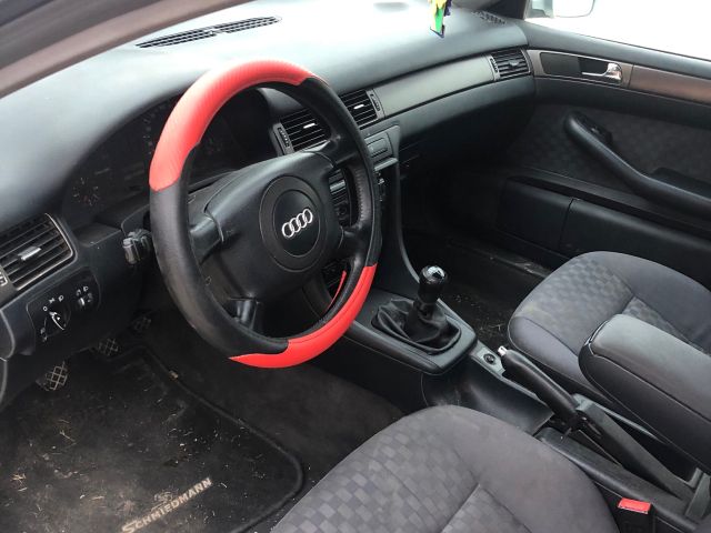 bontott AUDI A4 B5 Jobb első Ajtó Kárpit