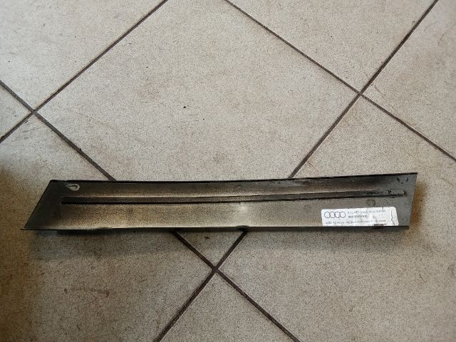 bontott AUDI A4 B5 Jobb első Ajtókeret Burkolat