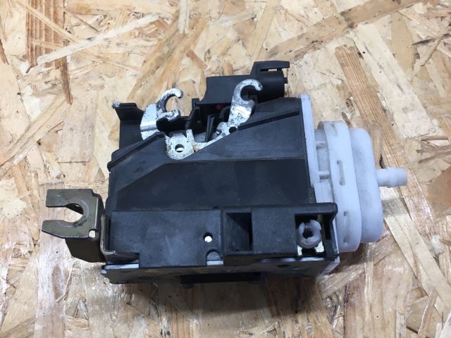 bontott AUDI A4 B5 Jobb első Ajtózár