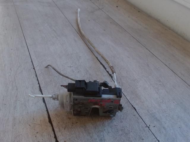 bontott AUDI A4 B5 Jobb első Ajtózár