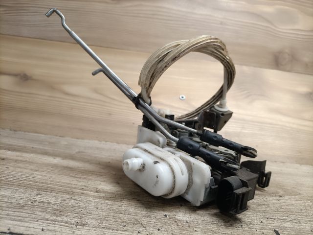 bontott AUDI A4 B5 Jobb első Ajtózár