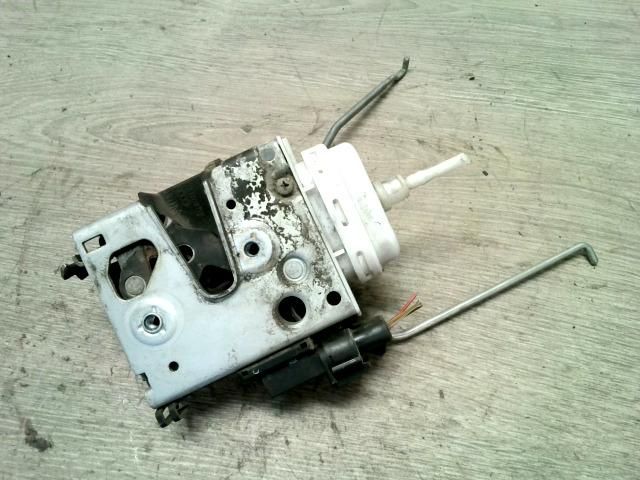 bontott AUDI A4 B5 Jobb első Ajtózár