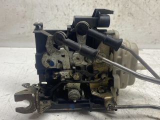 bontott AUDI A4 B5 Jobb első Ajtózár