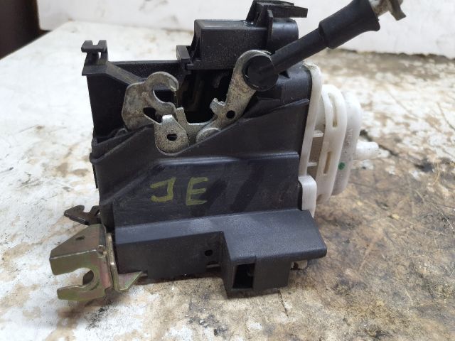 bontott AUDI A4 B5 Jobb első Ajtózár