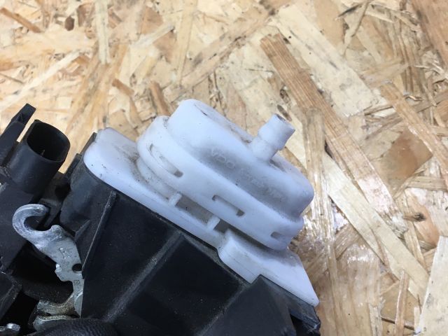 bontott AUDI A4 B5 Jobb első Ajtózár