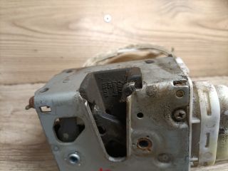 bontott AUDI A4 B5 Jobb első Ajtózár