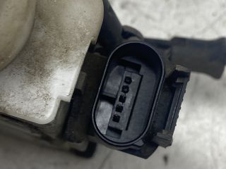 bontott AUDI A4 B5 Jobb első Ajtózár