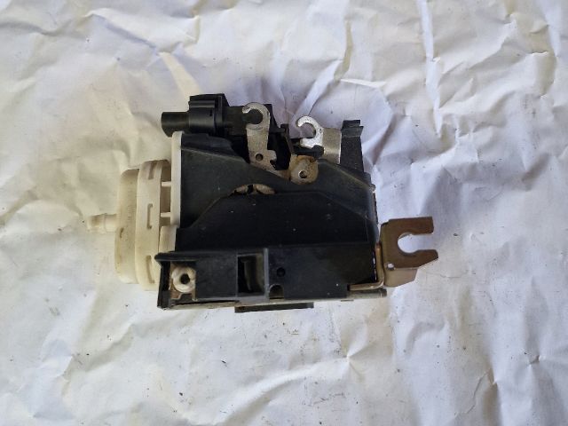 bontott AUDI A4 B5 Jobb első Ajtózár