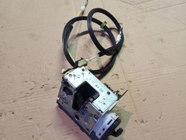 bontott AUDI A4 B5 Jobb első Ajtózár