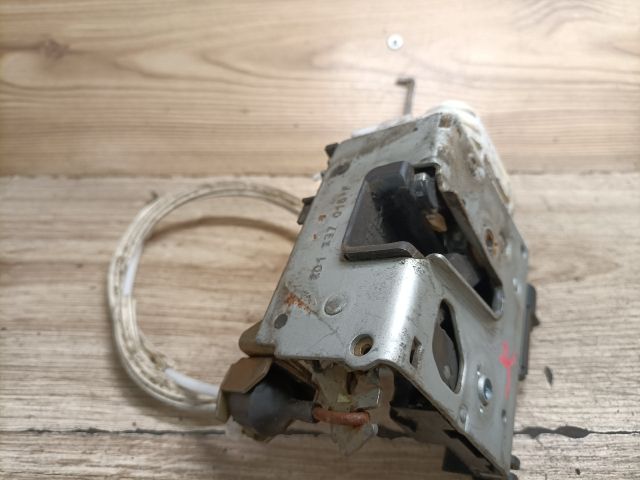 bontott AUDI A4 B5 Jobb első Ajtózár