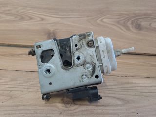 bontott AUDI A4 B5 Jobb első Ajtózár