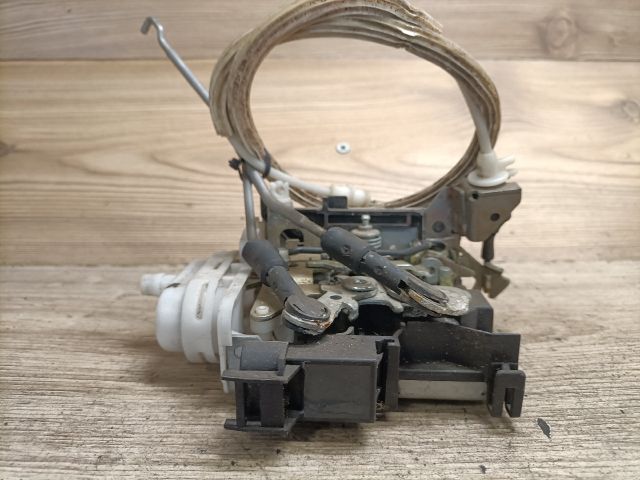 bontott AUDI A4 B5 Jobb első Ajtózár