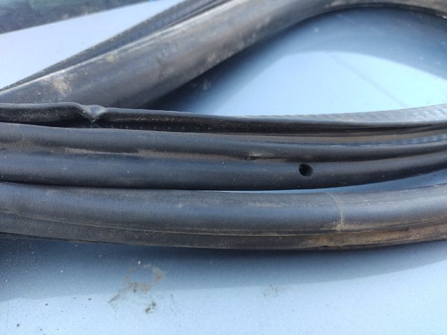 bontott AUDI A4 B5 Jobb első Gumikéder