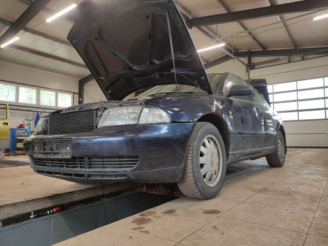 bontott AUDI A4 B5 Jobb első Kilincs Bowden