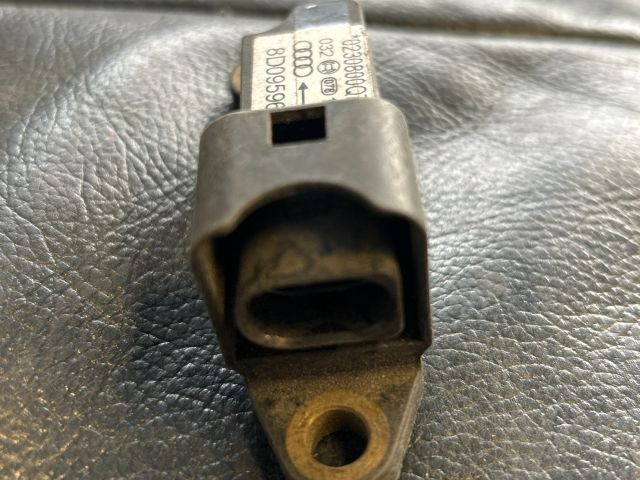 bontott AUDI A4 B5 Jobb első Oldal Ütközés Érzékelő