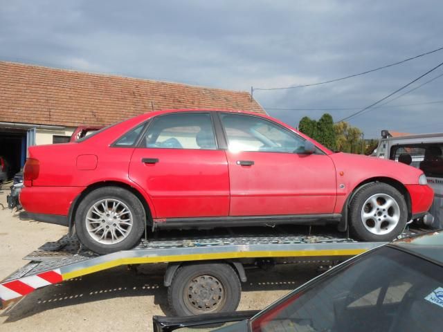 bontott AUDI A4 B5 Jobb első Sárvédő Irányjelző