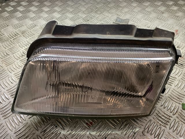 bontott AUDI A4 B5 Jobb Fényszóró