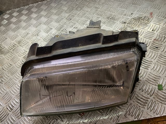 bontott AUDI A4 B5 Jobb Fényszóró