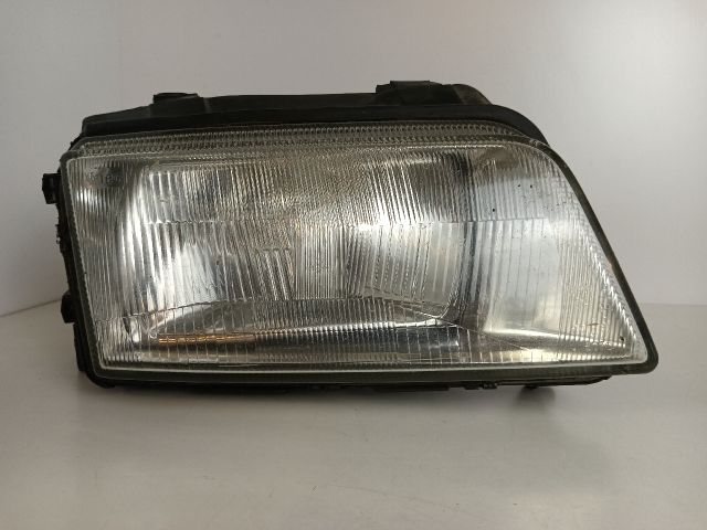 bontott AUDI A4 B5 Jobb Fényszóró