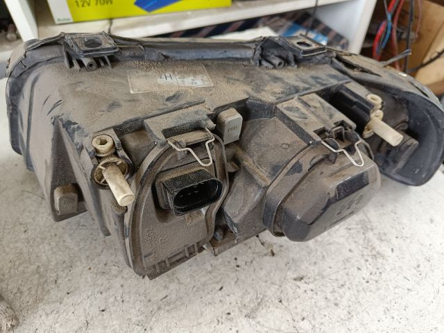 bontott AUDI A4 B5 Jobb Fényszóró