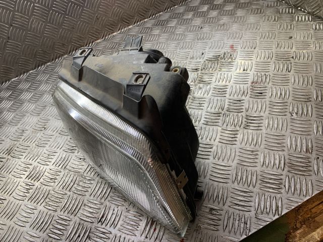 bontott AUDI A4 B5 Jobb Fényszóró