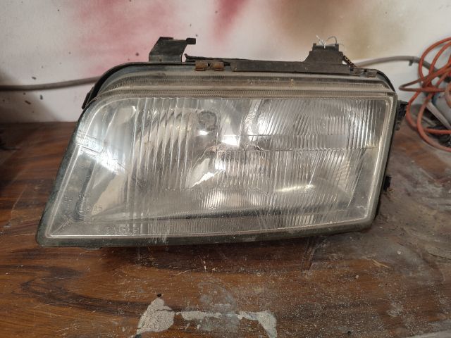 bontott AUDI A4 B5 Jobb Fényszóró