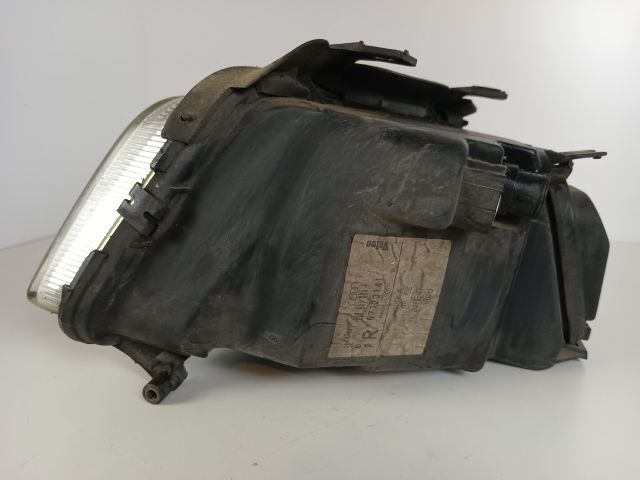 bontott AUDI A4 B5 Jobb Fényszóró