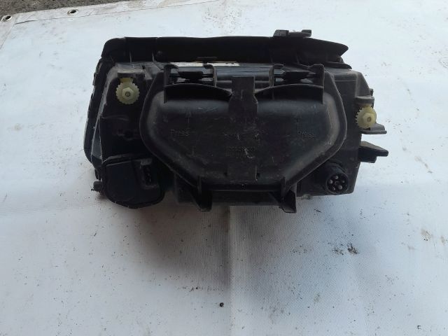 bontott AUDI A4 B5 Jobb Fényszóró