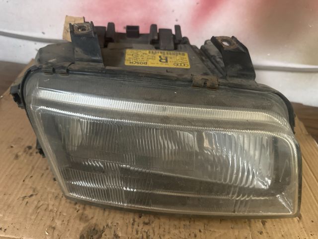 bontott AUDI A4 B5 Jobb Fényszóró