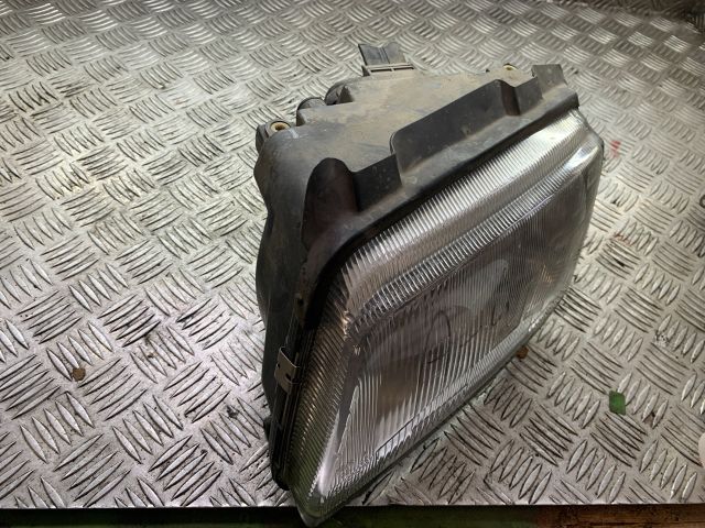 bontott AUDI A4 B5 Jobb Fényszóró